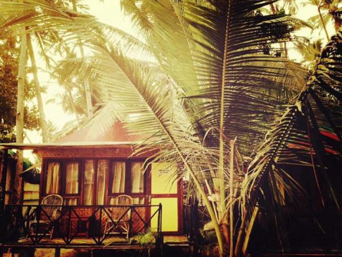 Over The Moon Beach Resorts 帕罗林 外观 照片